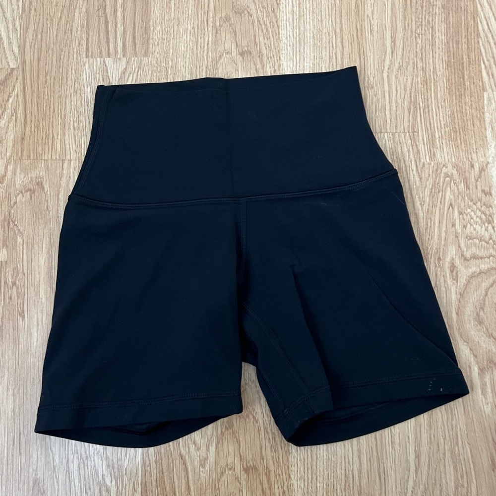 ARITZIA BIKER SHORTS